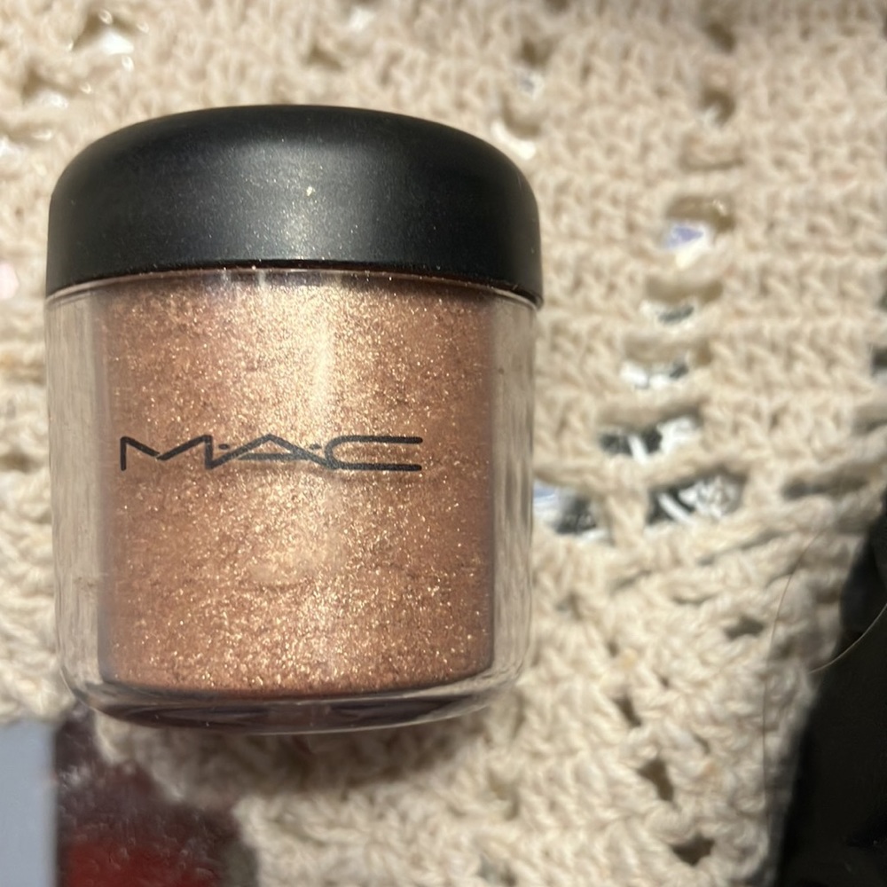 MAC pigment dazzleray-discontinued